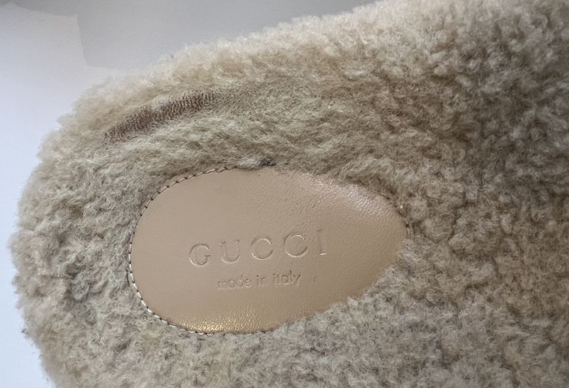 101937 - Gucci Shearling sandal