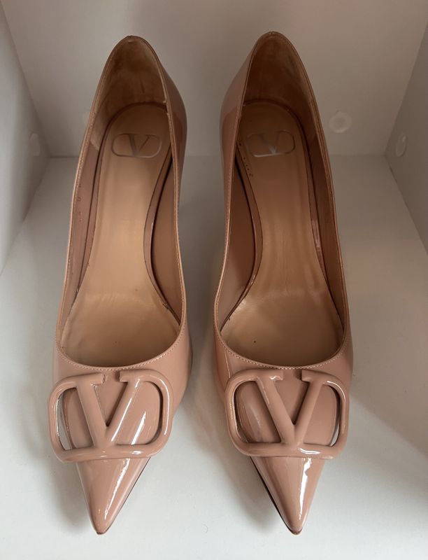 102434 - Valentino VLogo Signature Pumps 