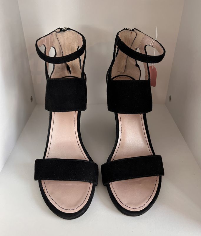 102526 - DKNY Black Suede Wedges