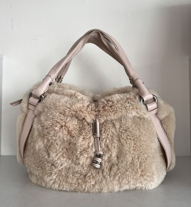 Hovedbilde 102288 - Celine Leather - Trimmed Fur Shoulder ...